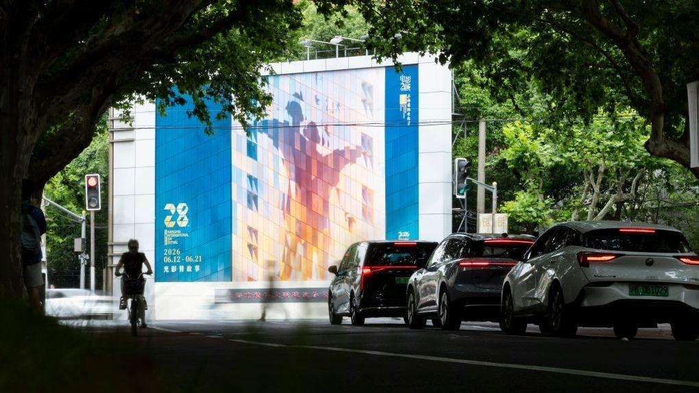 去年1月至今年5月，全国检察机关对毒品案件提出二审和再审抗诉300余件