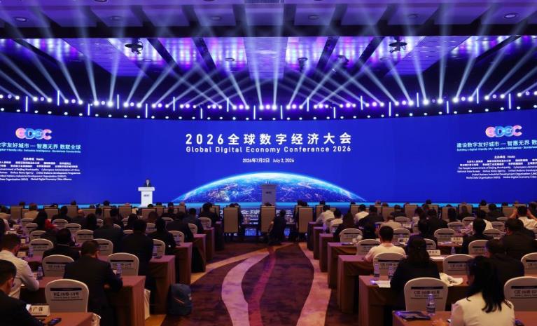 首个机器人学校开学!它们要学什么?