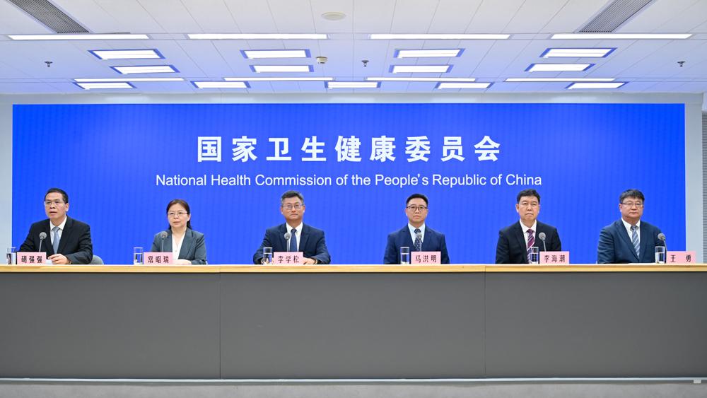 小胖又在指导樊振东