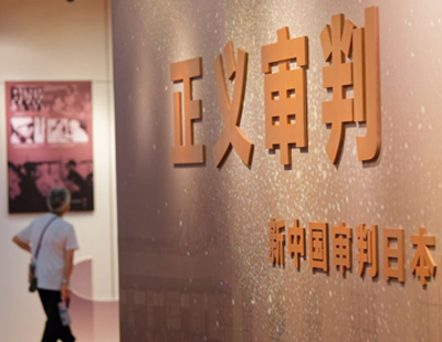辽宁舰航母编队参加围岛演习