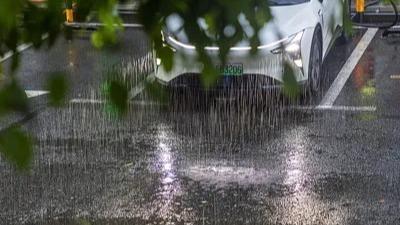 他一搂我就知道跑不了了